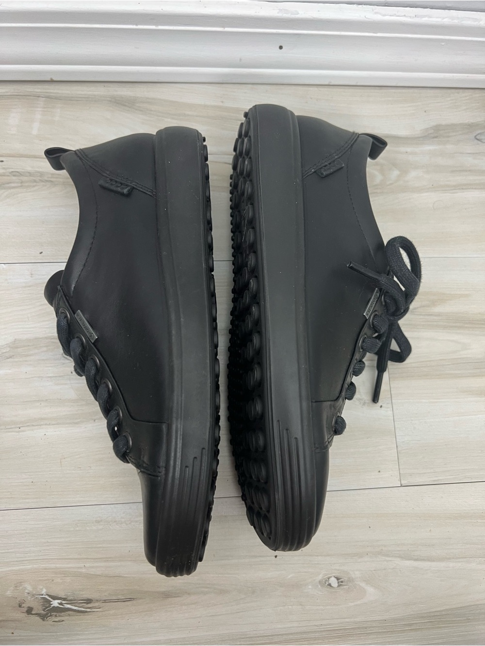 Ecco Goretex Waterproof Black Sneakers - Picture 7 of 8